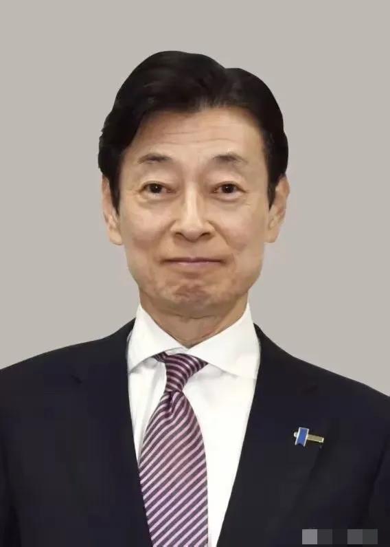 尴尬了，日本高官来中国无人接见。
 
5月2日这天，日本政坛的核心人物西村康稔悄