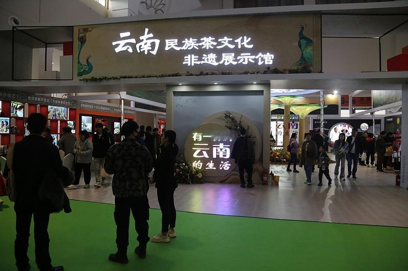 以火之名赴一场云南非遗之约
最近刷到太多年轻人追着非遗跑的内容，那句“好消息非遗