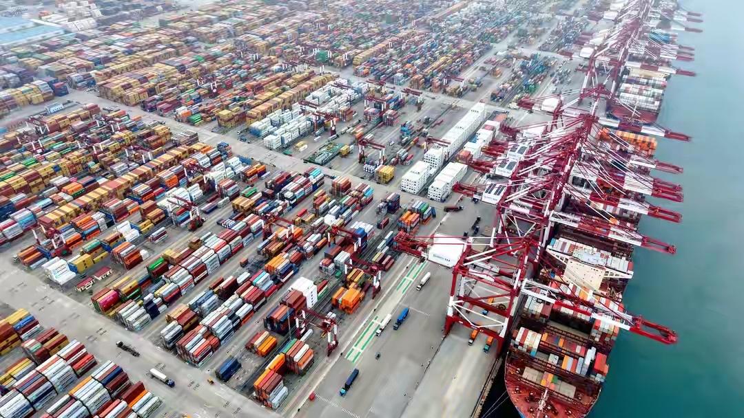 快讯！快讯！
美国开枪在先：港口费新规暗藏玄机！
老美这次对我们中国船舶下黑手，