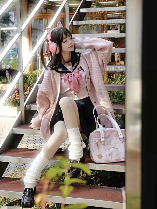 电竞少女出街！生活不易、猫猫卖艺🎀