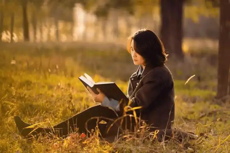 新年生活里，有热闹的年货大街，也有让人闹心的小状况。就说袜子这事儿，好多人新年买