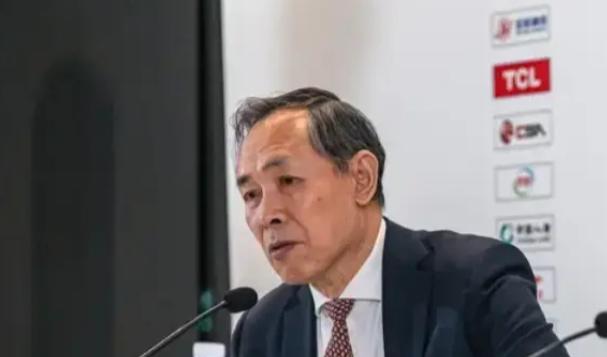 北京爆冷输青岛！许利民赛后发布会找到原因——能用的人太多。
北京时间2月1日。北