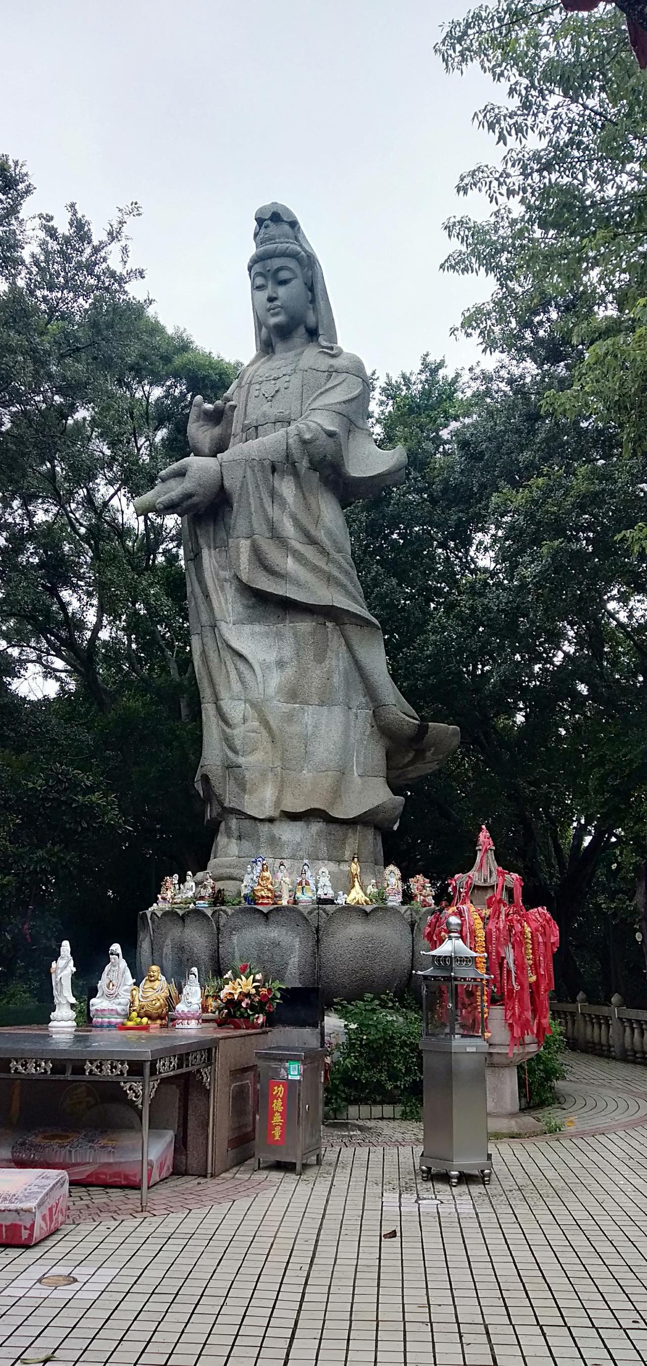 淋浸在秋雨洗涤中的汕头妈屿岛。
没有丝竹之乱耳，更无尘世之嚣噪，清凉、静谧，与世
