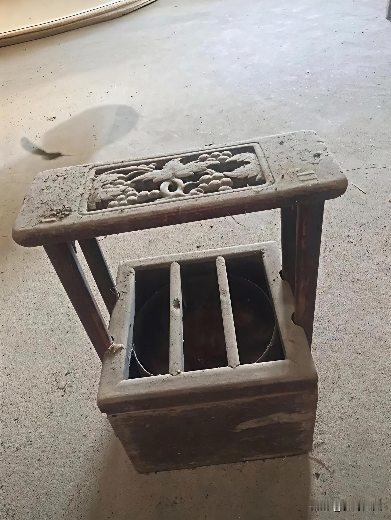 我敢保证这个老物件认识它的人不超过7人，应该有200年历史了，能够认识它的人肯定