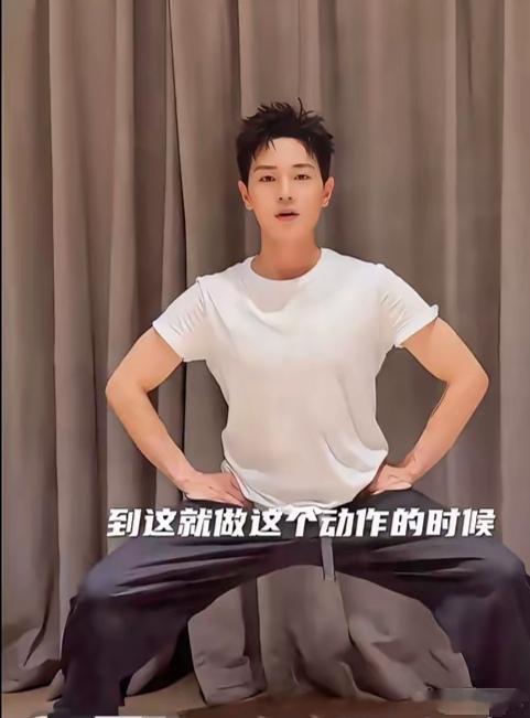 520这天，曹骏给粉丝带了八段锦教程，讲完后，粉丝涨了快1万。本以为这是一个浓情