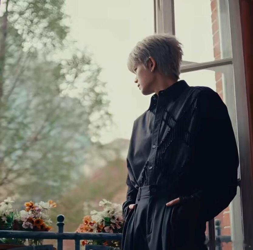 4.22任嘉伦红房子开启🔛 