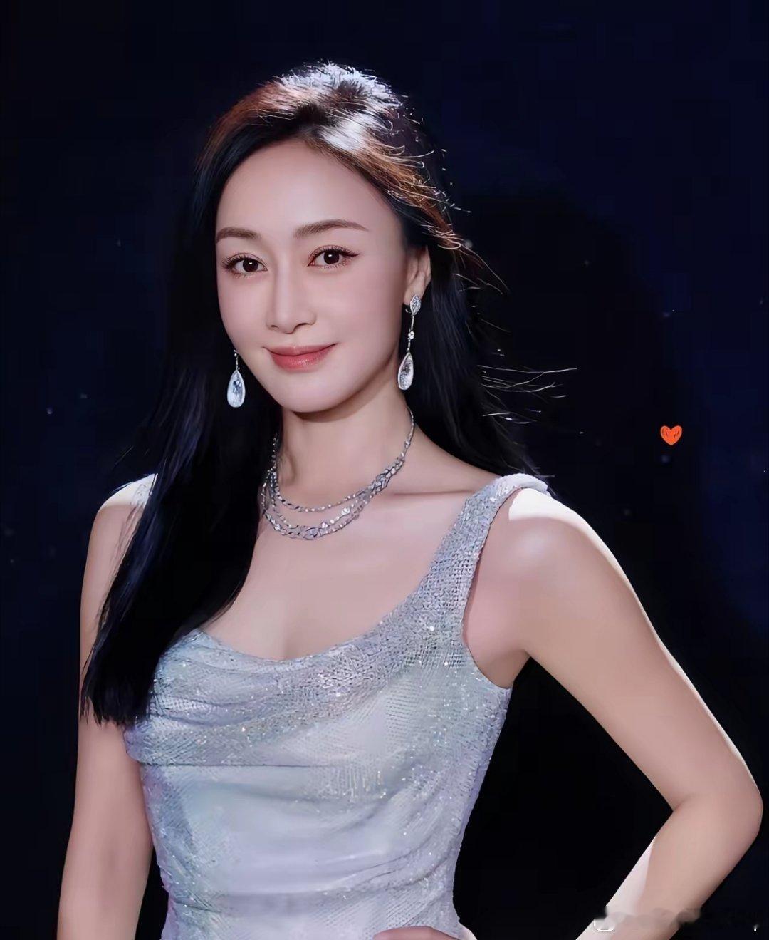 为了上浪姐，赵子琪连戏都推了，提前大几个月死磕声乐舞蹈。结果一公直接淘汰，节目组