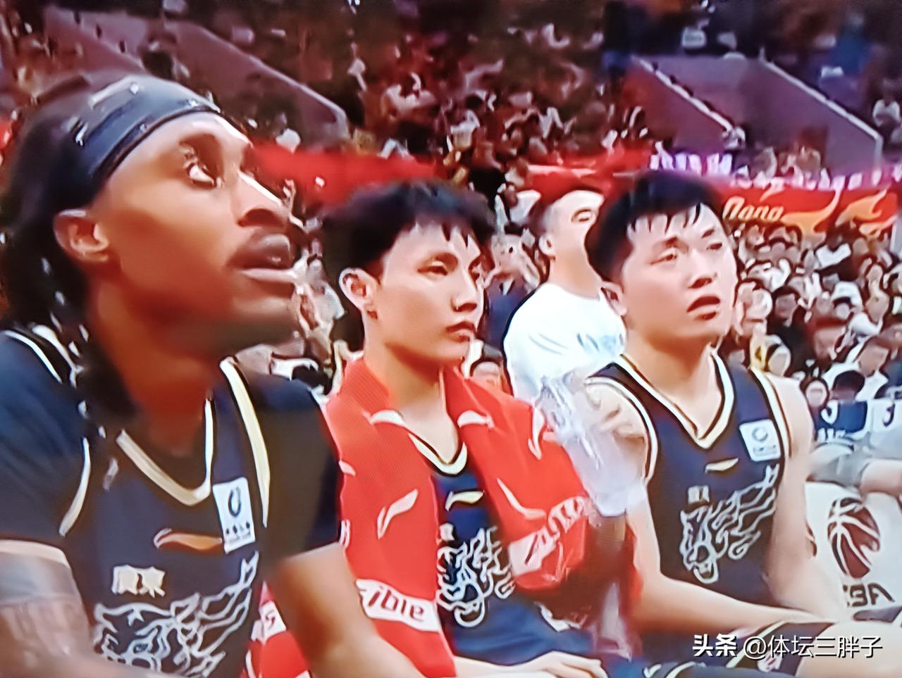 广东男篮，杜峰这是有多焦急？还是引援上有啥名堂吗？麦考尔没打几次，似乎又要被裁了