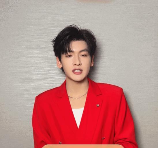 翟潇闻说今天用AI点1分钱奶茶了吗 紧跟翟潇闻的步伐，AI点单太便捷，1分钱解锁