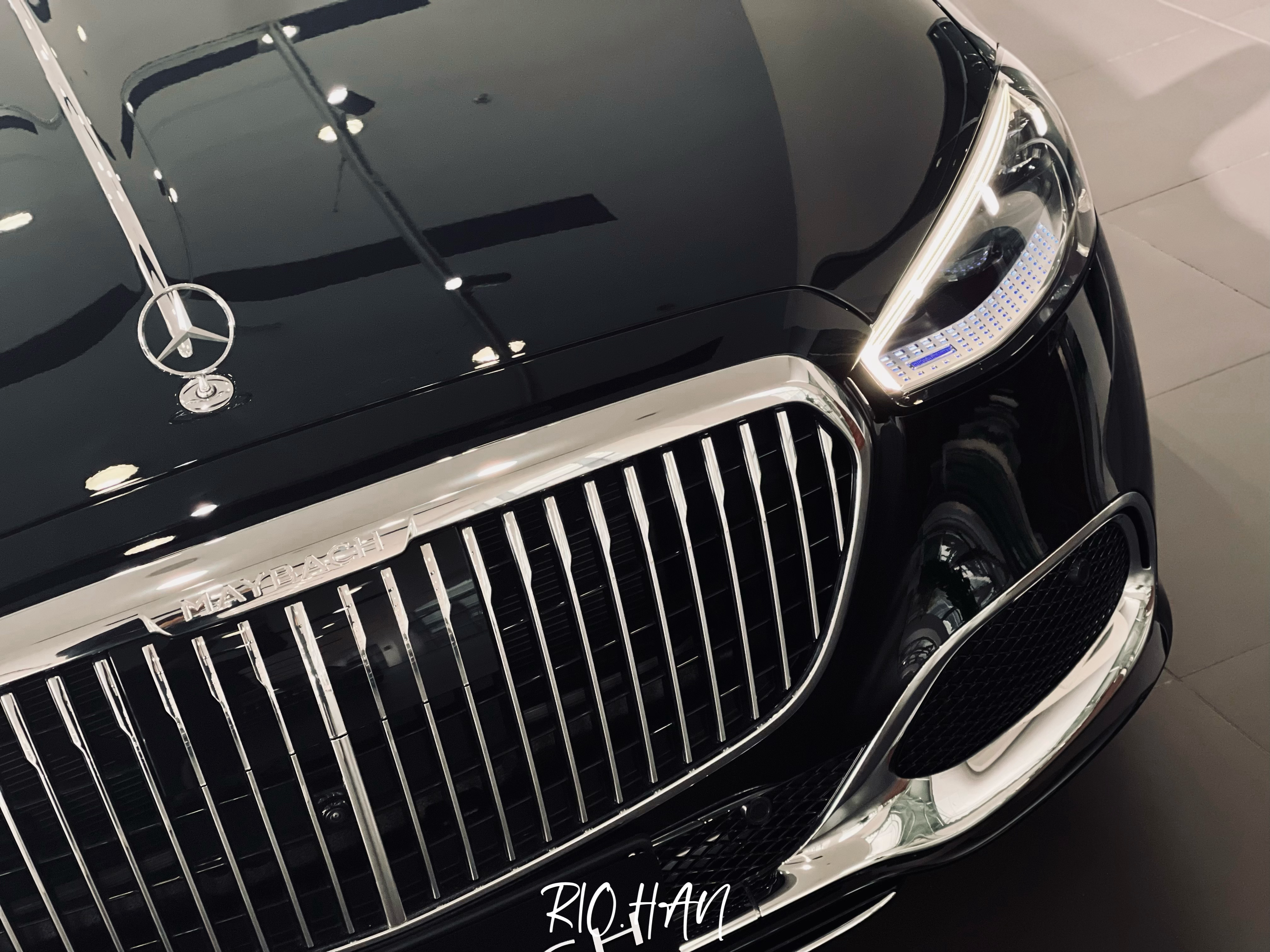 官方内部特价车｜迈巴赫 MAYBACH车型：迈巴赫 S580 四驱颜色：黑外/棕