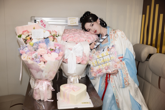 陈瑶灼华录笑场花絮陈瑶灼华录笑场女鹅笑场怎么这么乖啊！笑完还柔声细语提醒对手“等