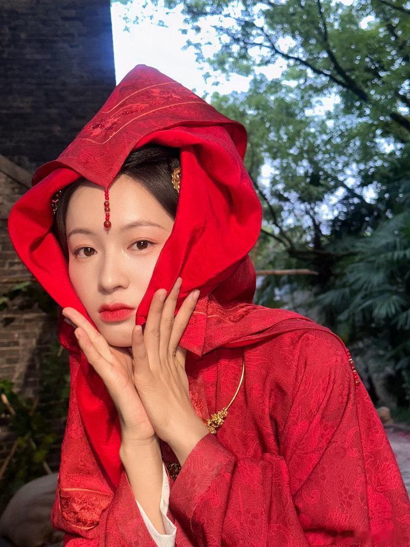 李嘉鑫说甘棠结婚只有她自己知道李嘉鑫塑造的甘棠，跳出了传统闺阁女子的局限，遇事自