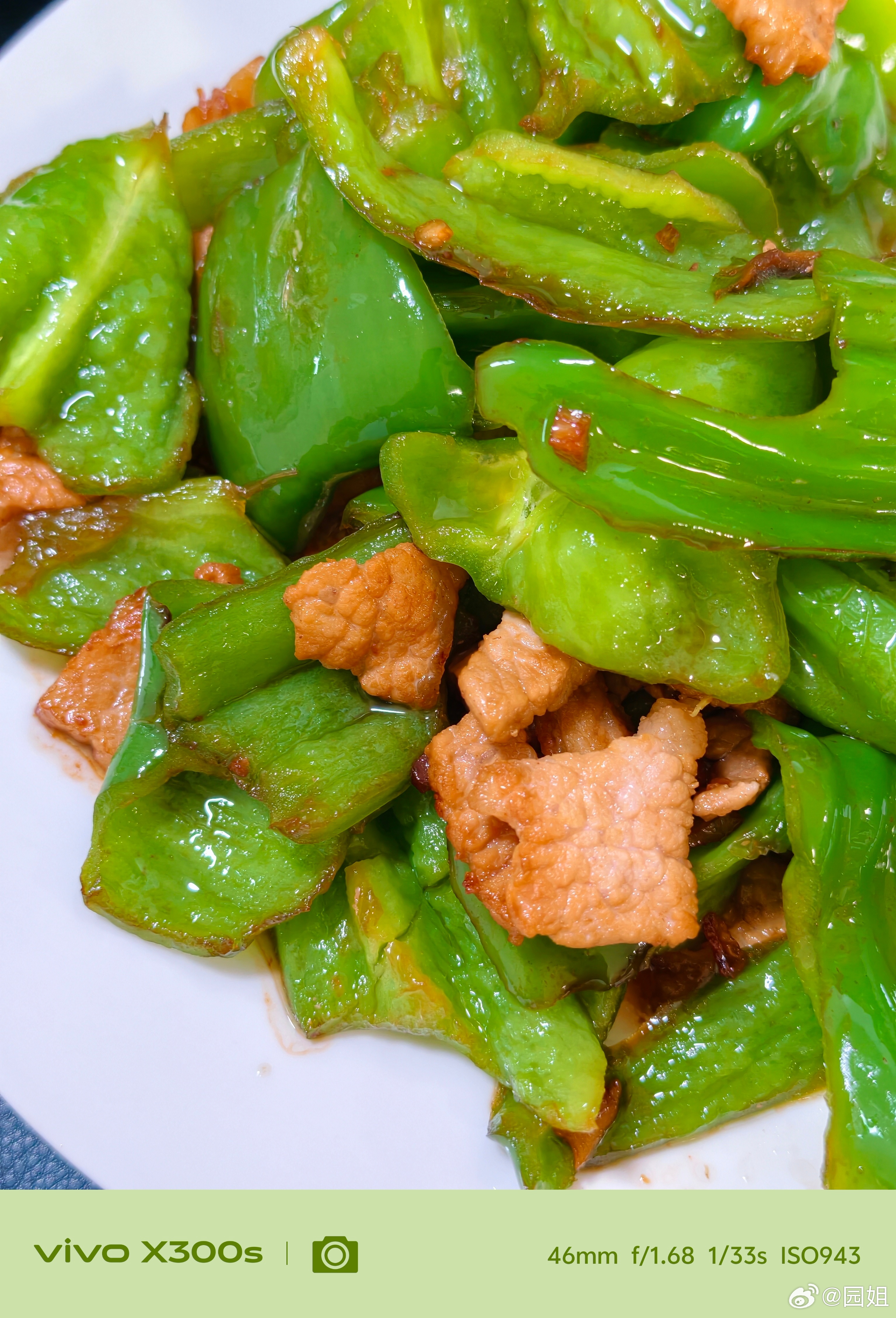 还是自己做的菜好吃，今天做一个虾还有青椒炒肉