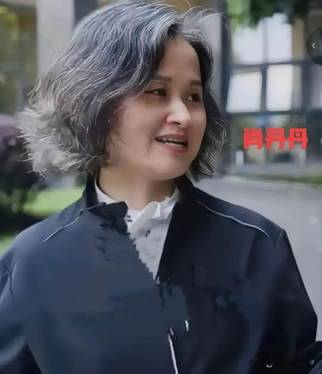 肖丹丹从凯越裸辞跟随张雪，此举揭露三个事实
​1、她比张雪年长几岁，把张雪当亲弟