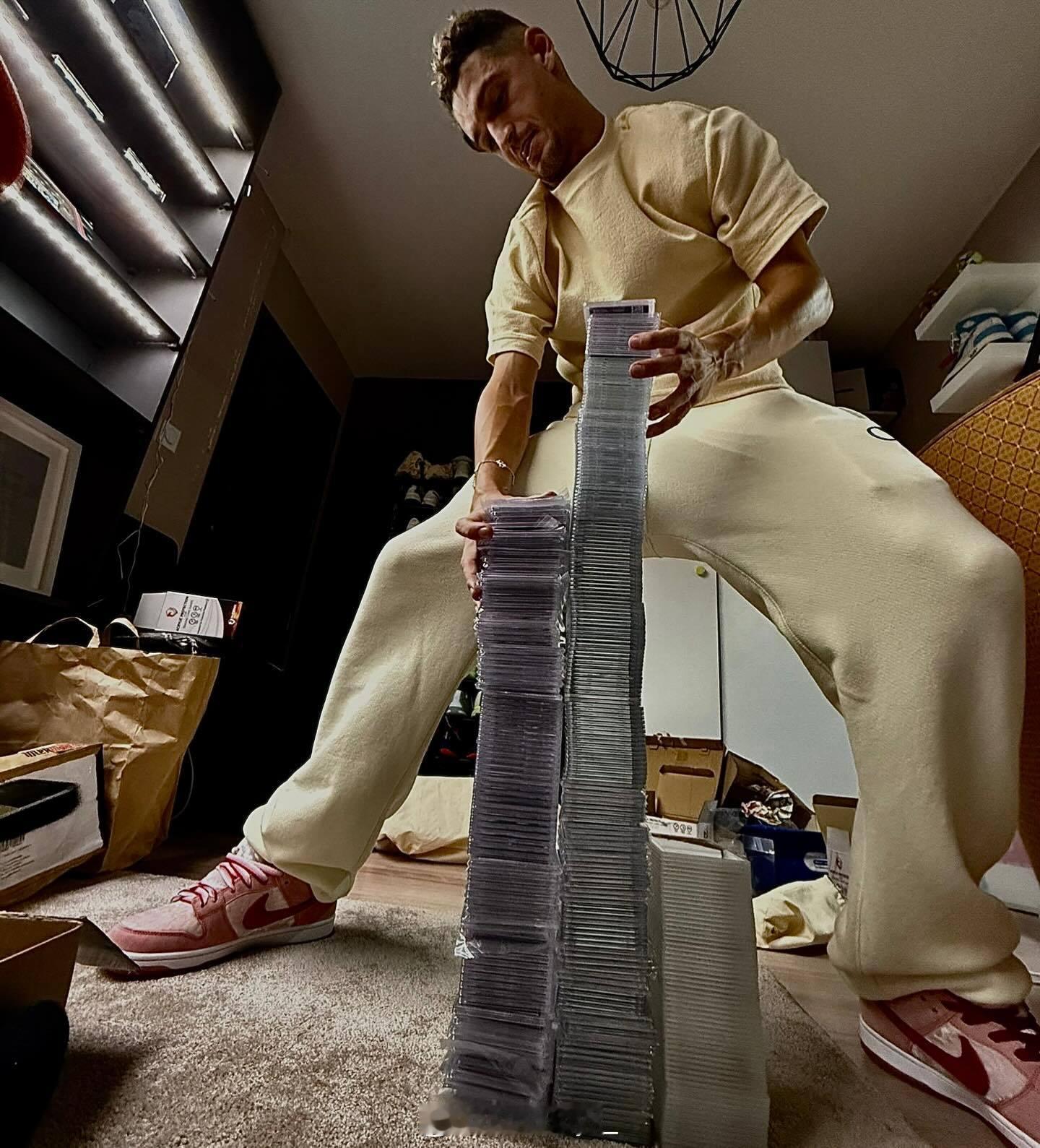 宝可梦小哥的收藏着实有点壮观，谁羡慕了……阿特马纳丨