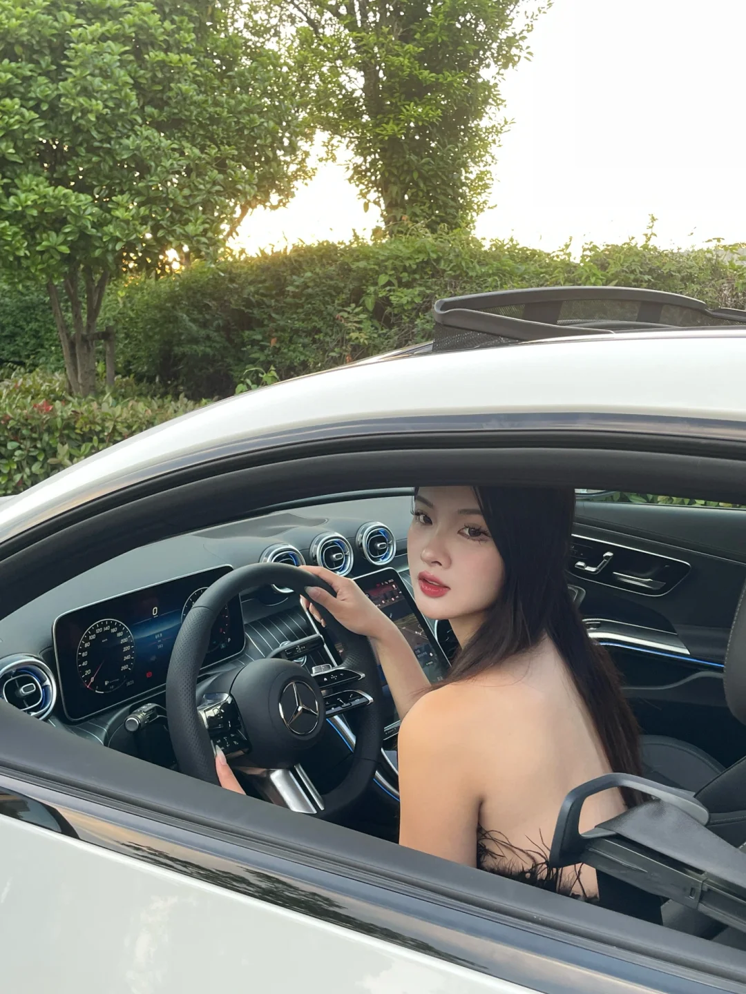在前滩太古里遇到了我的梦中情车！ 😍姐妹们！发现一个超酷的艺术装置空...