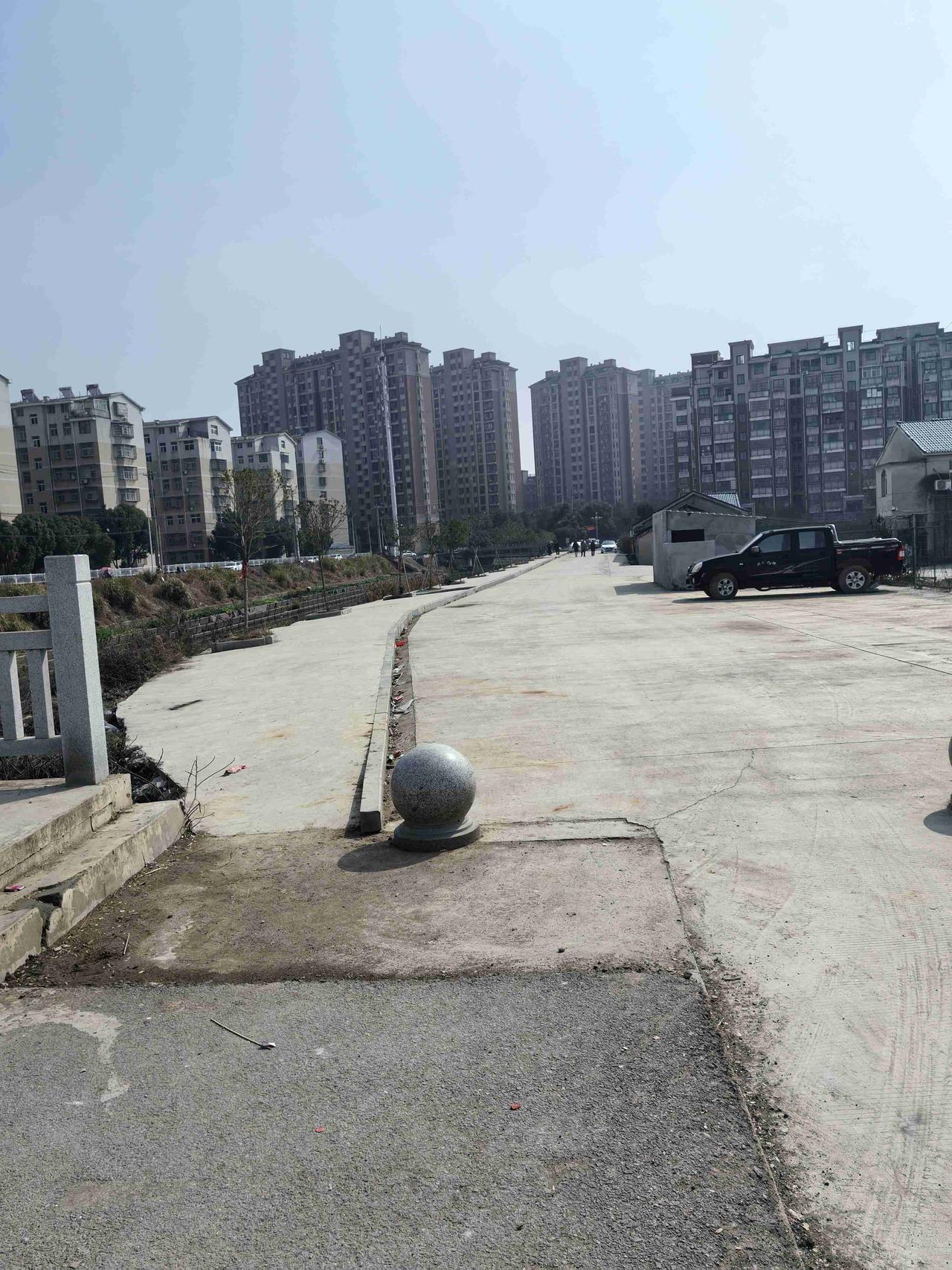 带定位晒今日生活 今日心情轻松愉快，鄂州的天气也是格外给力，阳光灿烂。在这样的好