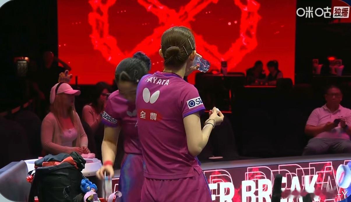 早美的女双居然没有场外？张本爹不来？ 