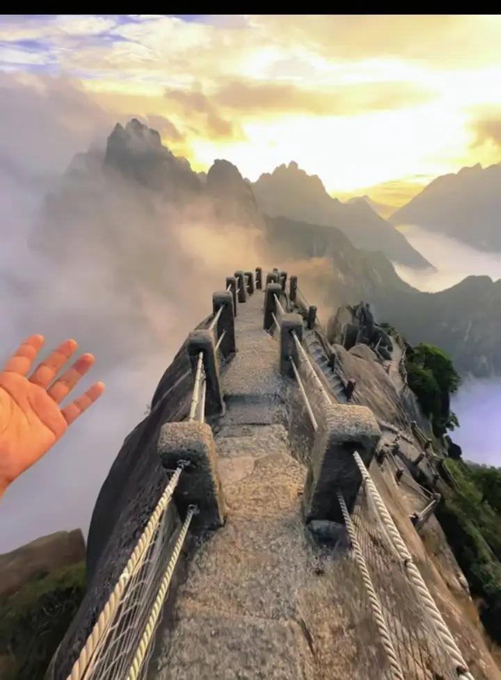 黄山美景，天下闻名。