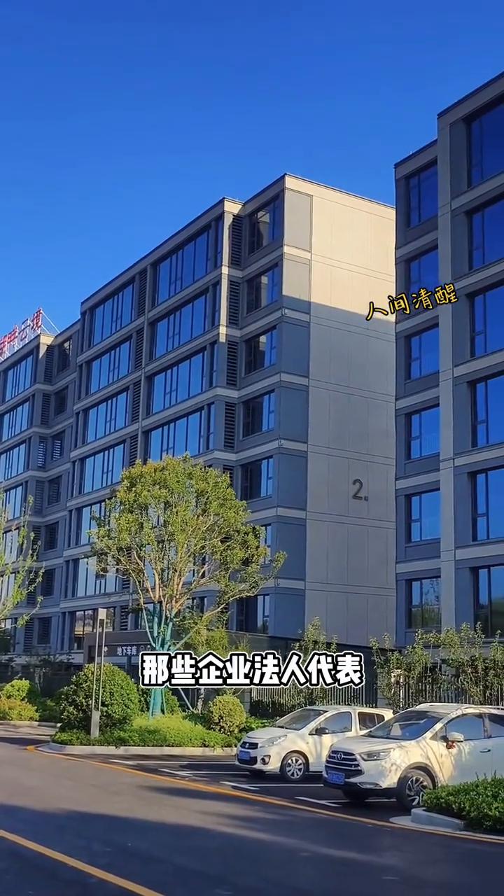 很多男人并没有什么钱，稍微一接触就知道，不光很多男人都是在那硬撑。你们以为看到那