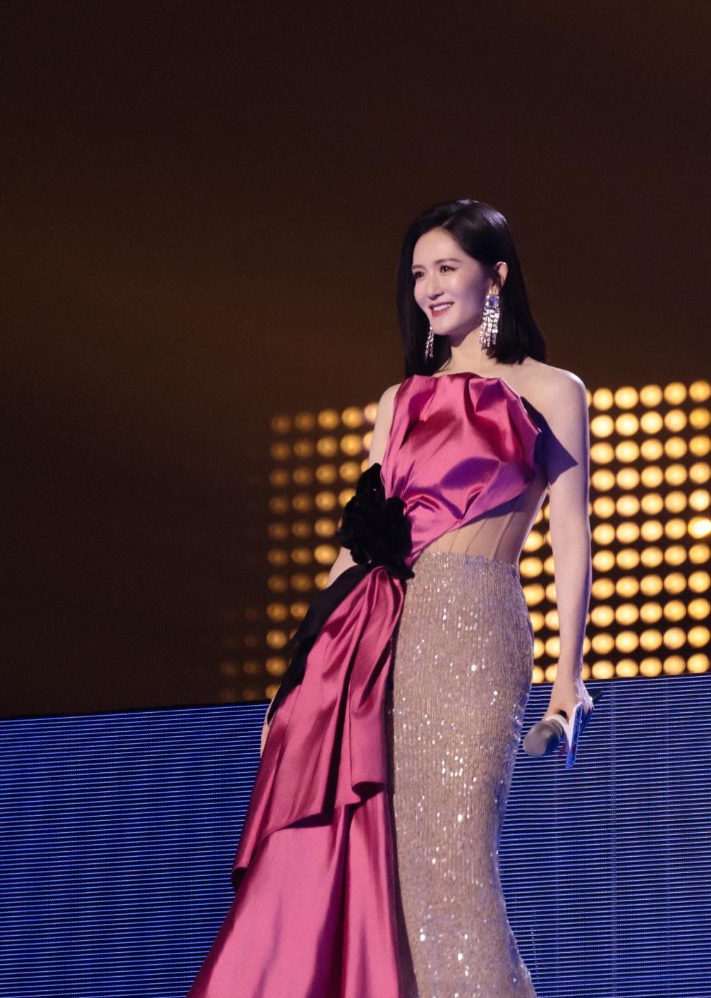 她当年被全网嘲“眼光差”，如今他让出整个鸟巢团队给她圆梦。
2026年4月11日