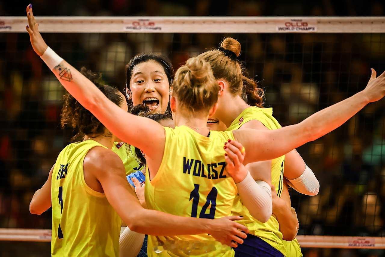 【女排世俱杯半决赛科内3-1奥萨斯科 朱婷13分】国际排坛战报速递中国排球留洋动