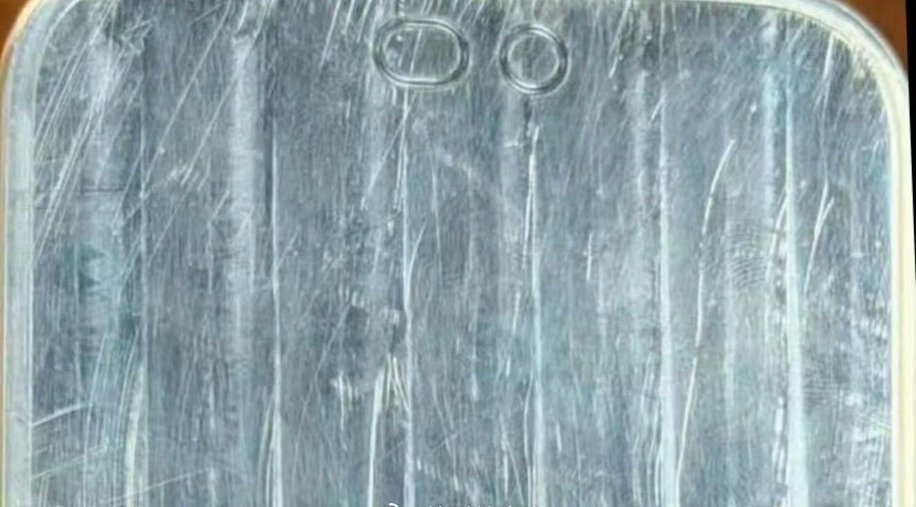 iPhone18Pro模具偷跑！故意放出来的吧？我是不是可以15直接换了？灵动岛