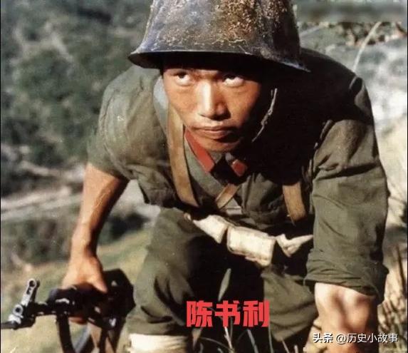 1979年，解放军一名走失的战士正在越南的农田里挖红薯，突然迎面冲过来七八名越军