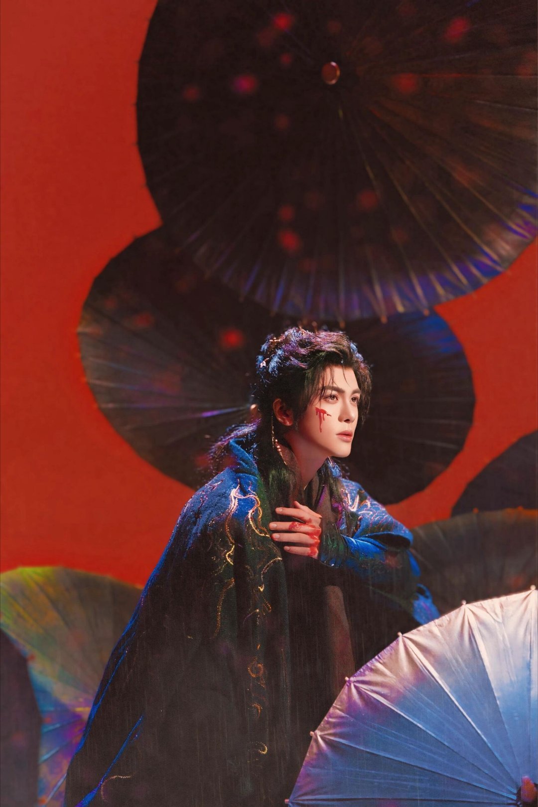 曾舜晞谈武拾光的反差感 沉默不代表冷漠，坚毅也可以温柔。曾舜晞解读武拾光，像在解