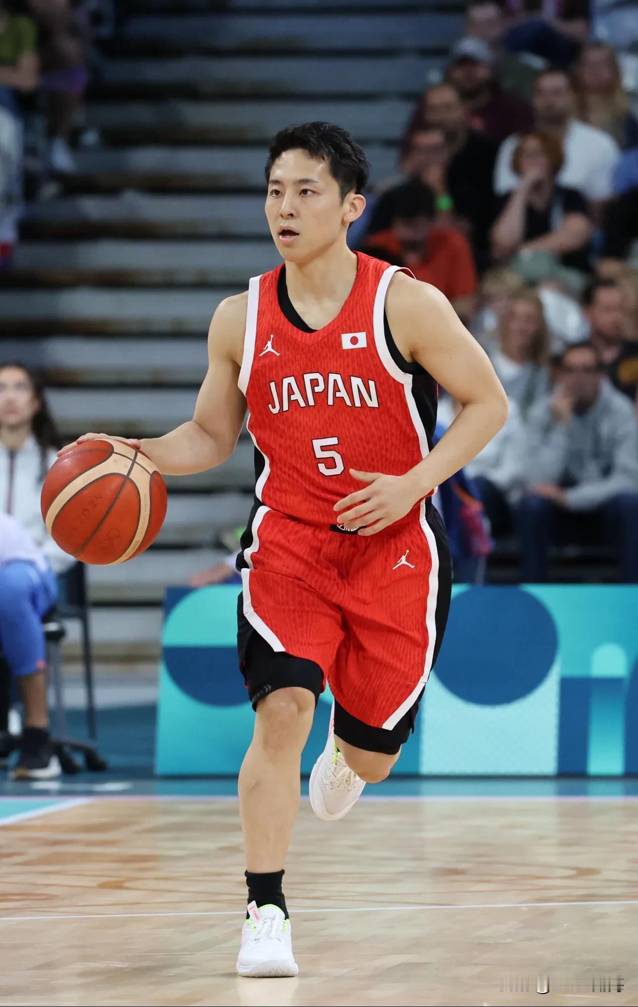 日本男篮90-94法国，一战打出6大不可思议：

1，不可思议，日本队可以跟法国