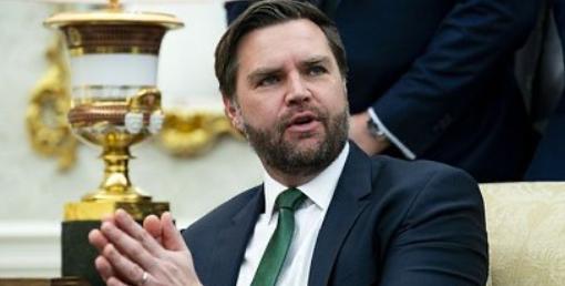 美国回话了！俄罗斯两艘油轮在西太平洋海域被美军扣留后。然而，美国副总统万斯的回应