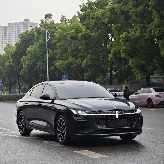 12.46万捡漏林肯Z限量版？二手车行情实测+个人验车攻略
最近帮客户淘二手车，