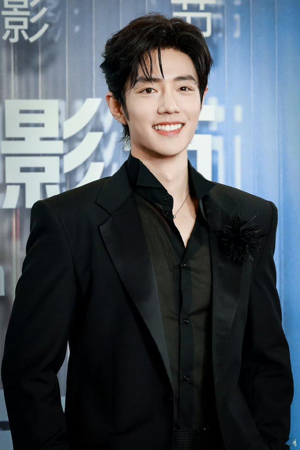 肖战大影节影帝恭喜肖战用《得闲谨制》打破流量偏见，当他说“莫得闲是绝望里的希望”