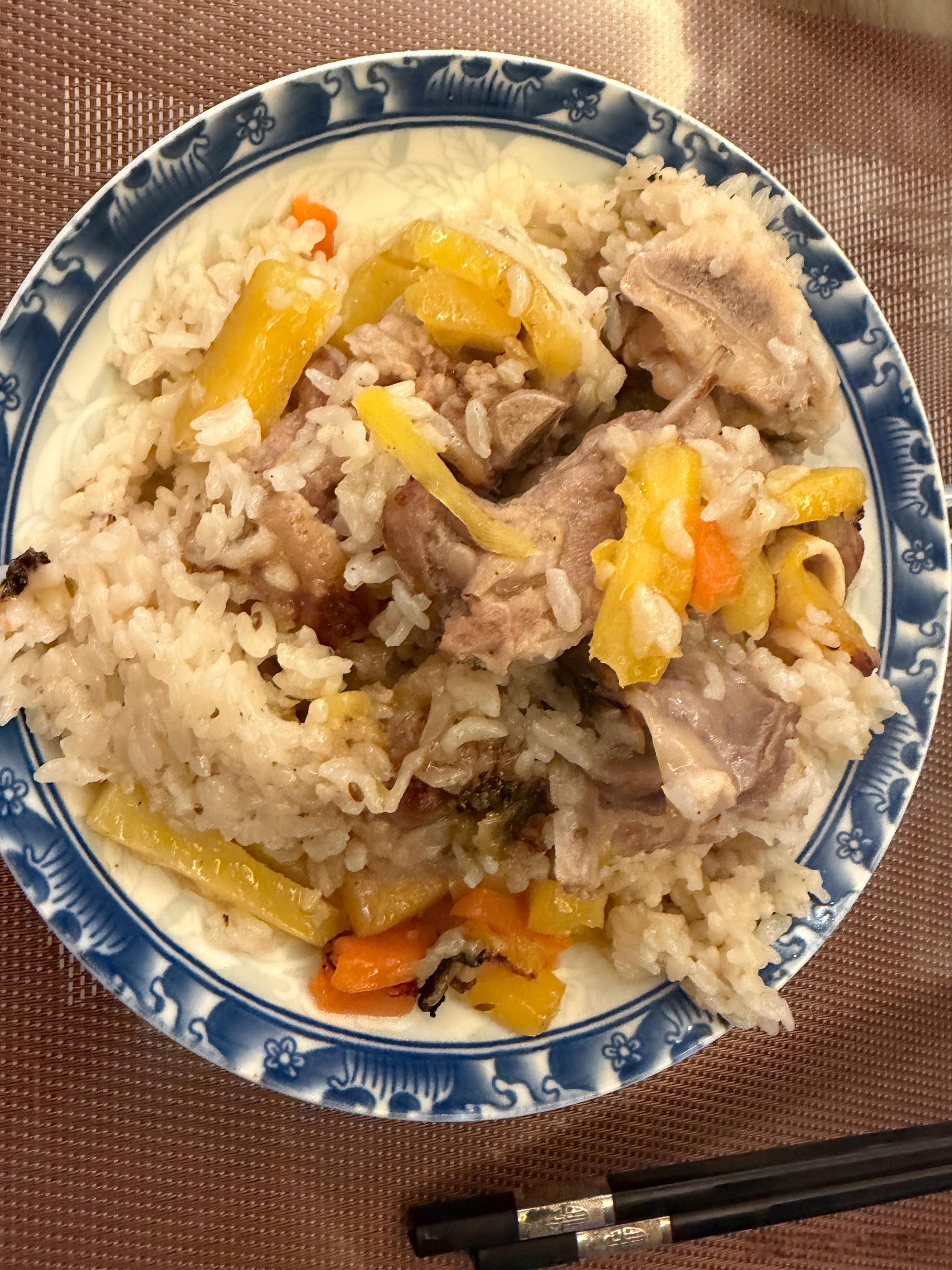 今天天冷，整点羊排抓饭吃吃。 