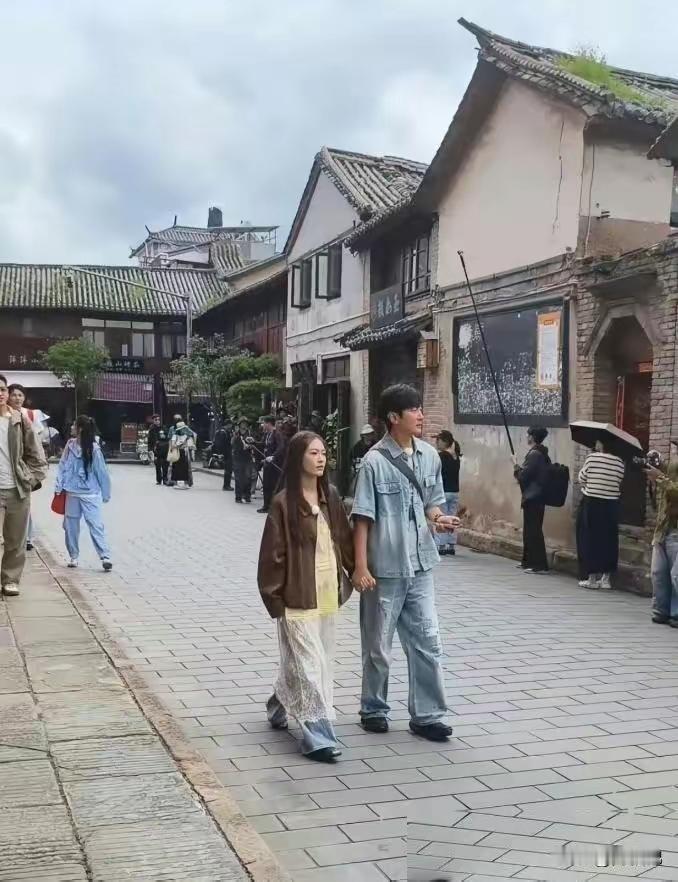 蔡琳前夫高梓淇带着现任女友一起参与真人秀录制，算是认认真真把这段感情摆在镜头面前
