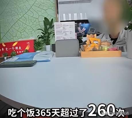 一年蹭饭260次！比亚迪“蹭饭哥”把4S店当食堂，丢了啥？

2026年3月，安