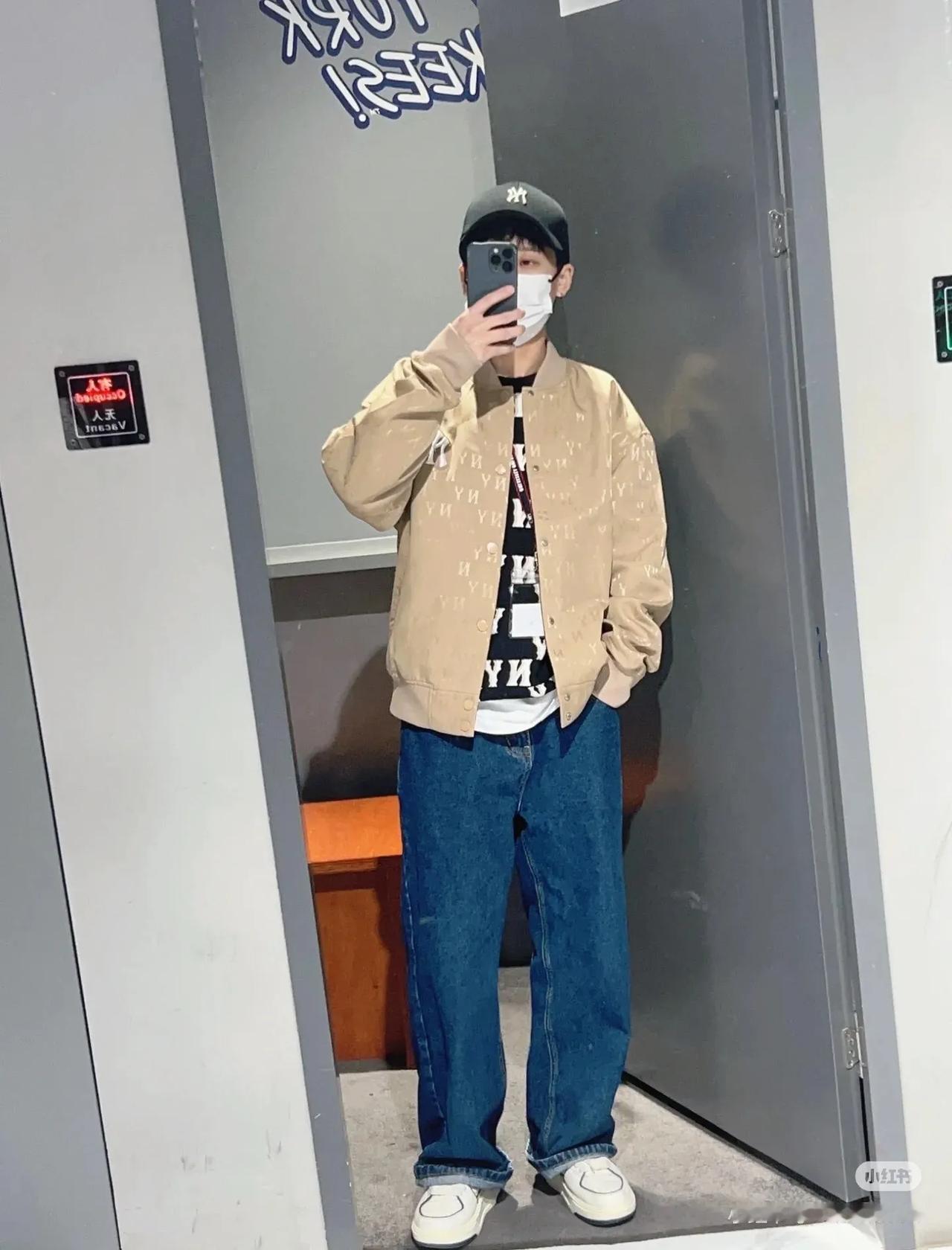 MLB奢潮老花新品夹克，满印老花图案，
诠释复古与经典，彰显不羁的摩登型格，
见