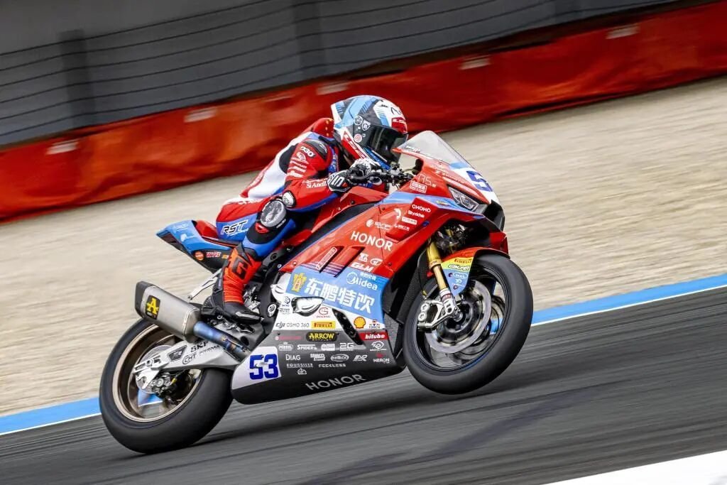 车市热门 北京时间5月2日，世界超级摩托车锦标赛（WSBK）匈牙利站正赛首回合打