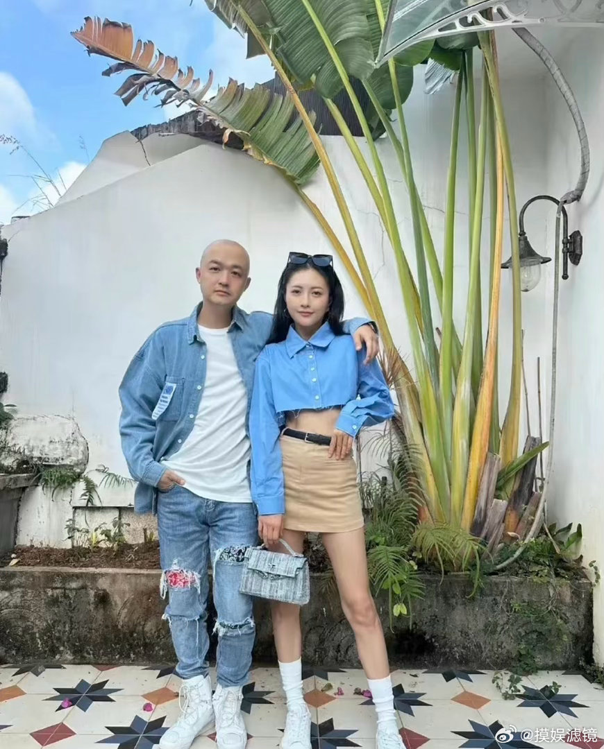 包贝尔一家四口6月曾出游啊？不是去年才生的二胎吗 ​​​