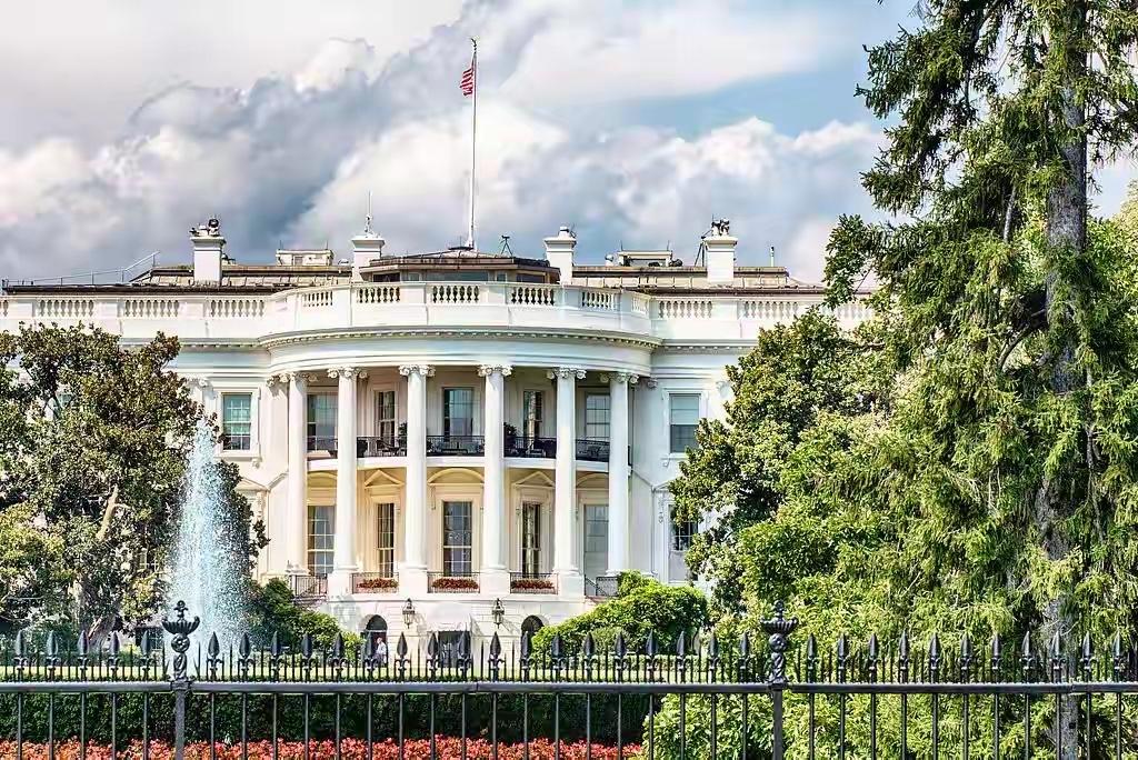 4月3日美媒报道，白宫提交2027财年预算，国防预算猛增至1.5万亿美元，较上一