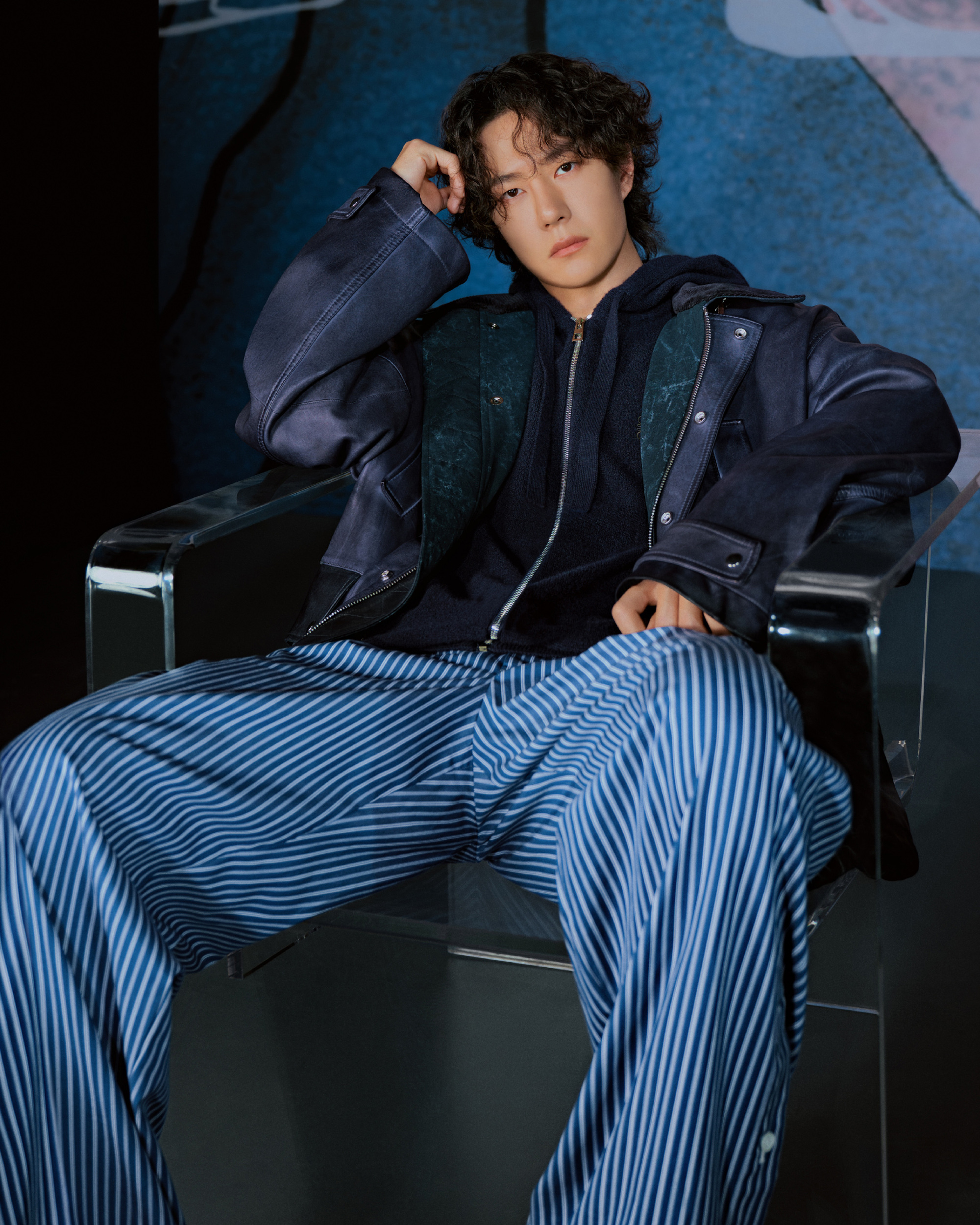 时尚灵感解读 全球品牌代言人王一博演绎，LOEWE 罗意威 2026 马年新春特