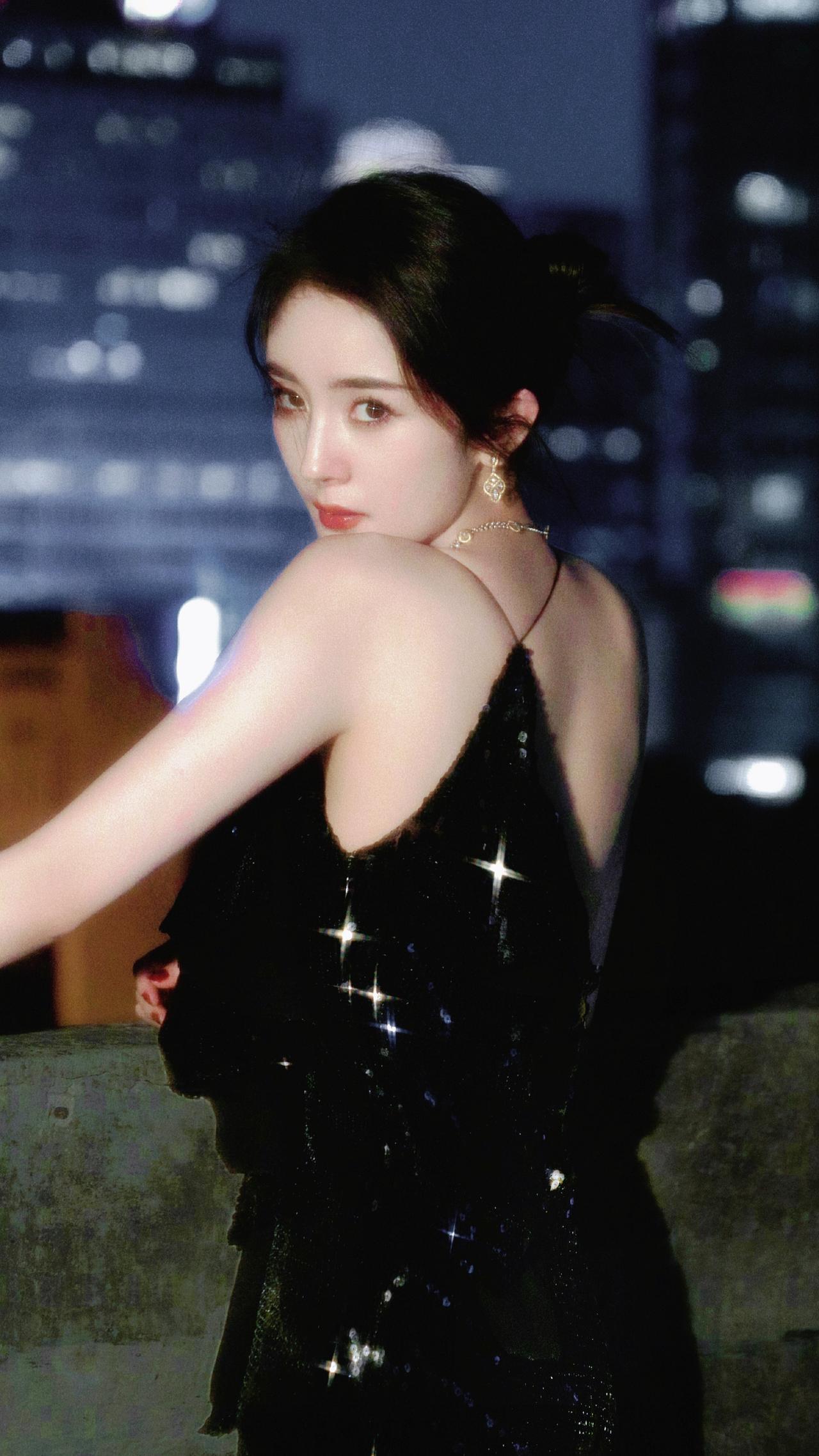 杨幂手机壁纸图片，高清壁纸杨幂 杨幂身材 杨幂美照