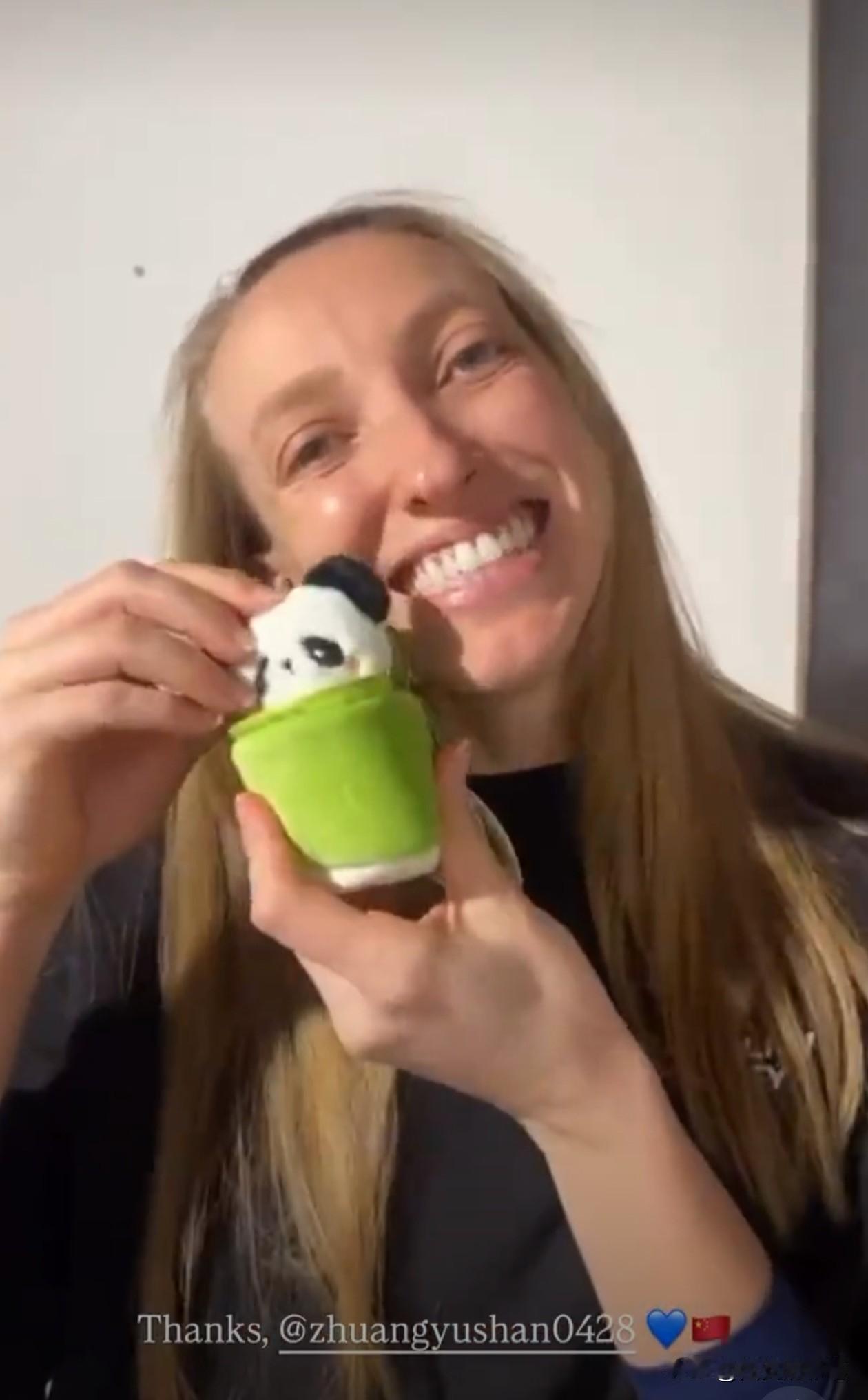 哇，这竹筒熊猫真可爱，庄宇珊真是用心了[赞]
原来土超俱乐部队员今天特意晒出了雨