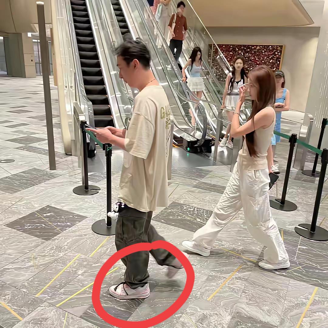 王思聪穿的鞋子是什么牌子的？挺靓丽