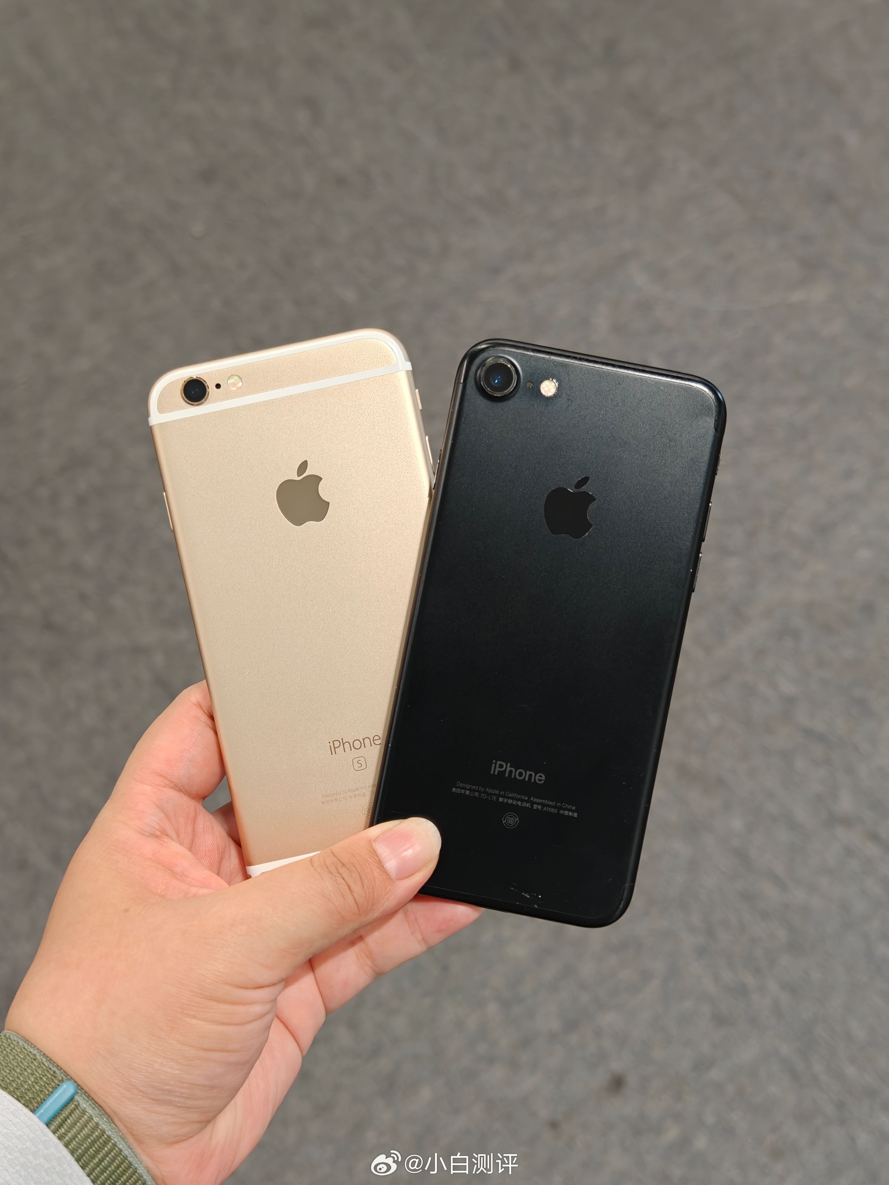第一个取消耳机孔的 严格意义来说苹果iPhone 7并不是第一个取消3.5mm耳