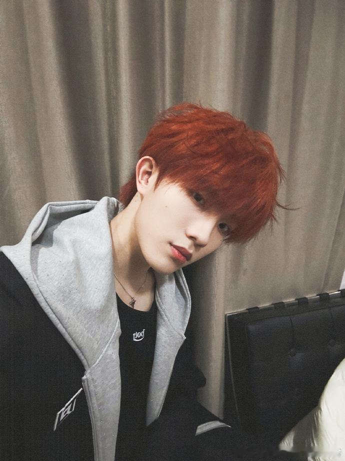 粉丝给苏新皓的生日排面  十八岁的苏新皓，粉丝给足排面。全球应援超全面，欧洲多国