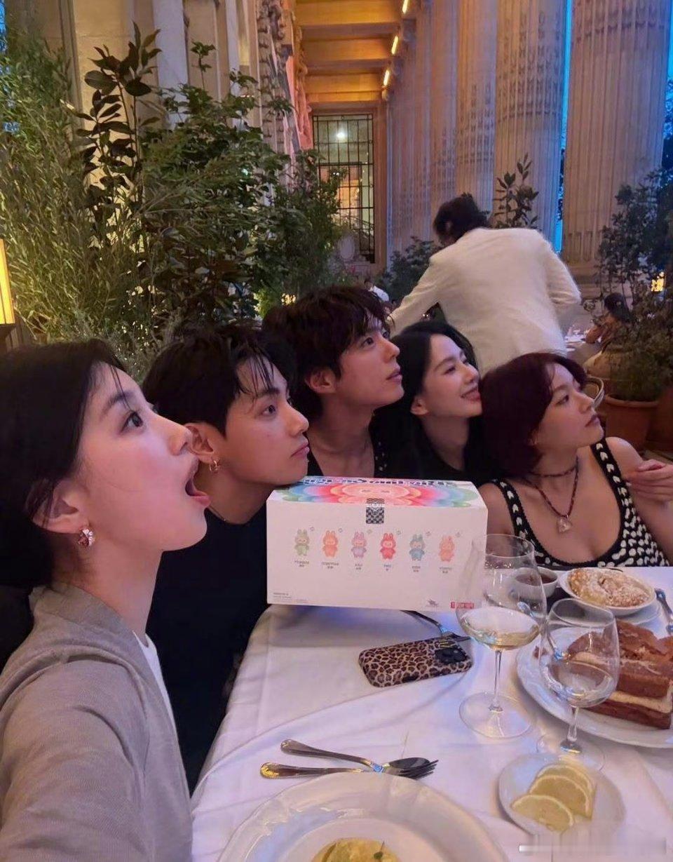 Celine大使大合照啊哈哈哈好萌 ​​​