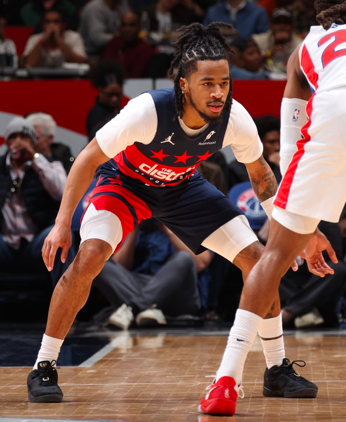 谢里夫库珀今日迎来个人NBA职业生涯的第一场首发今日奇才对阵活塞，库珀迎来NBA