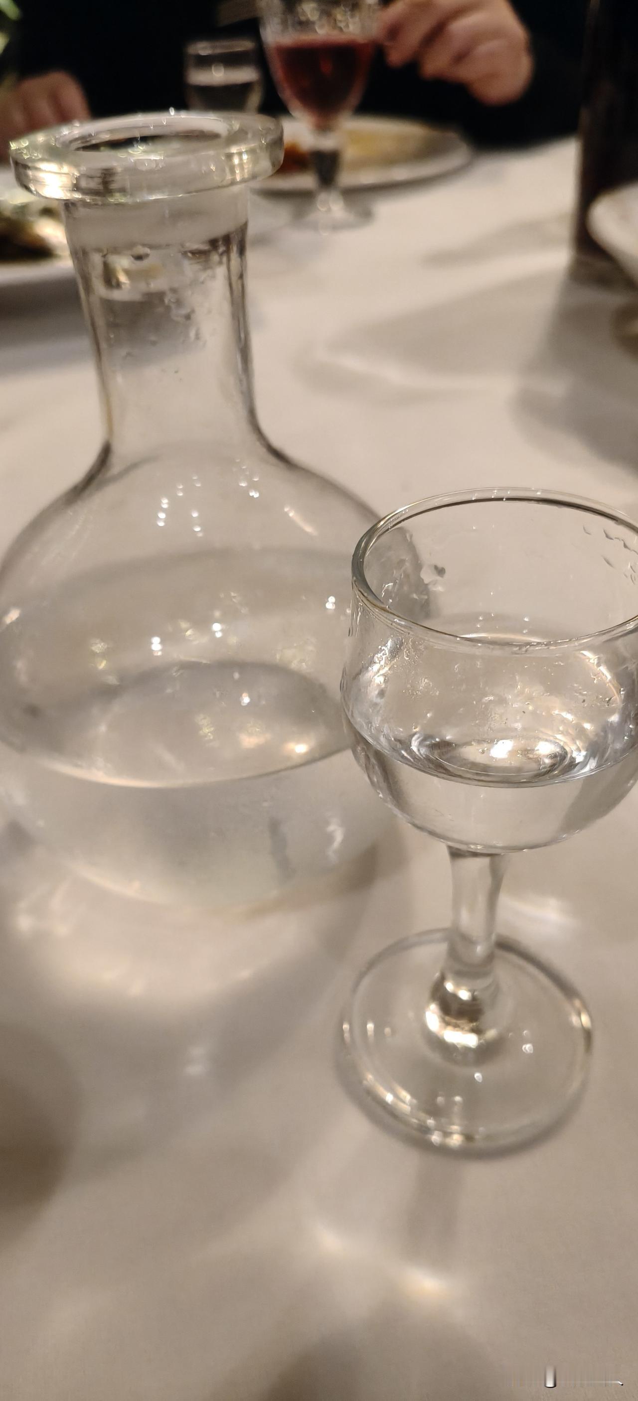 伏特加。一次一杯。