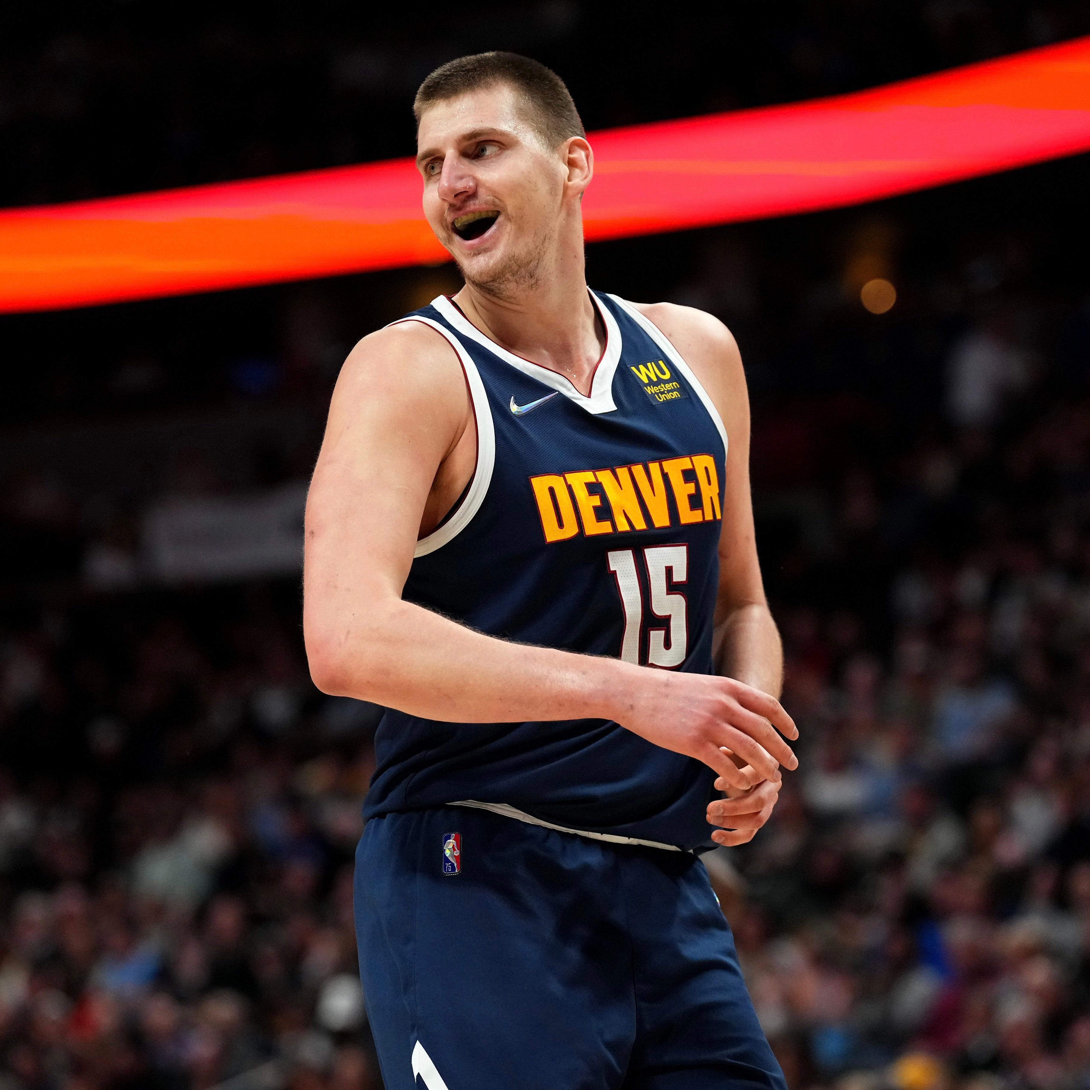 约基奇今日数据：54分16篮板15助攻，21中15，掘金险胜森林狼。太牛了。NB